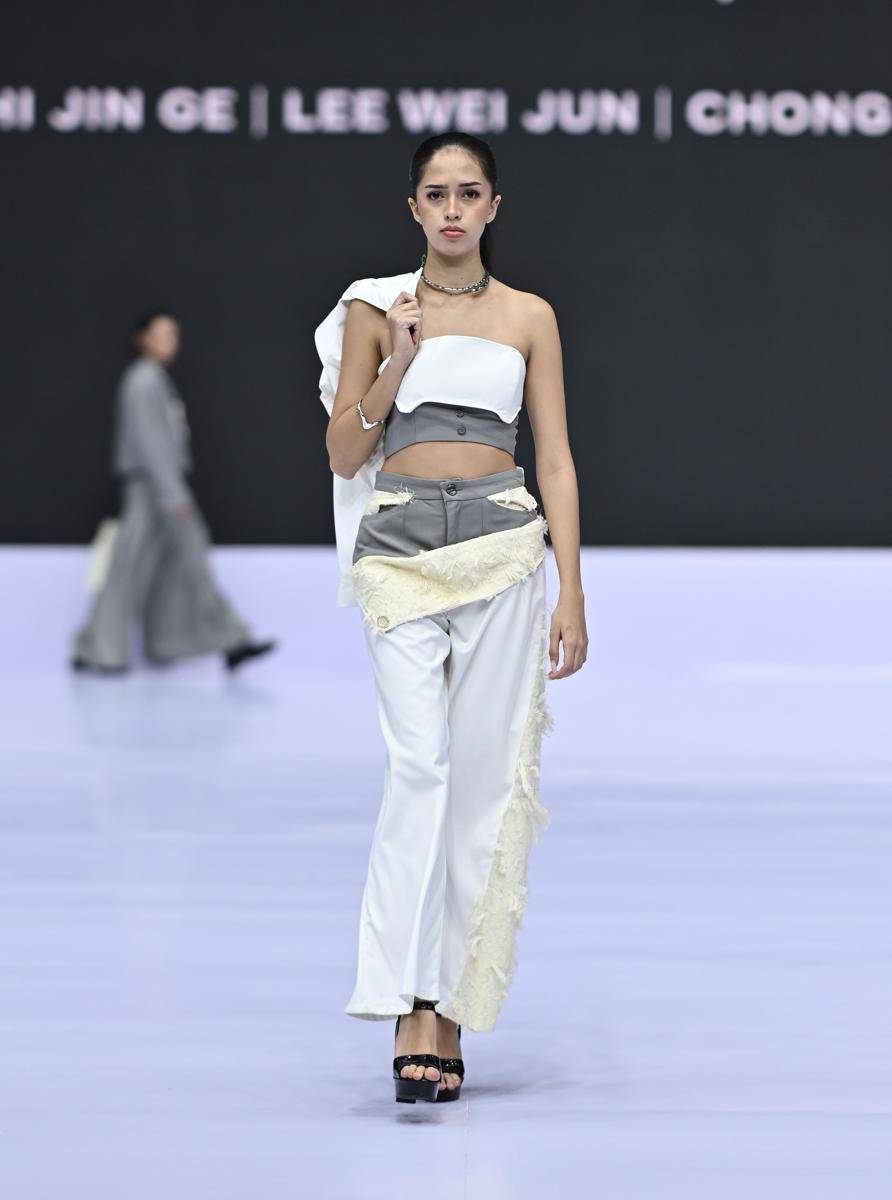koleksi outfit edgy modern dari Taylor's University (Doc. Taylor's University)